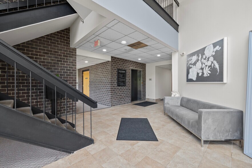 1 Olde North Rd, Chelmsford, MA à louer - Hall d’entrée – Image 3 sur 25