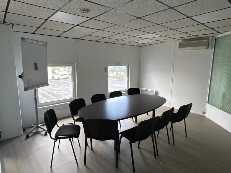 Bureau dans Fretin à louer - Photo intérieure – Image 3 sur 4