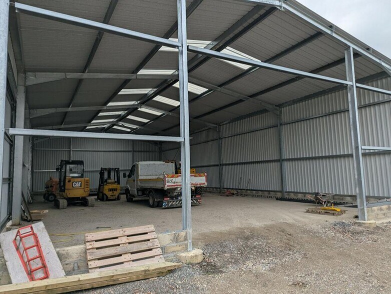Local d’activités dans Compiègne à louer - Photo de la construction – Image 2 sur 2