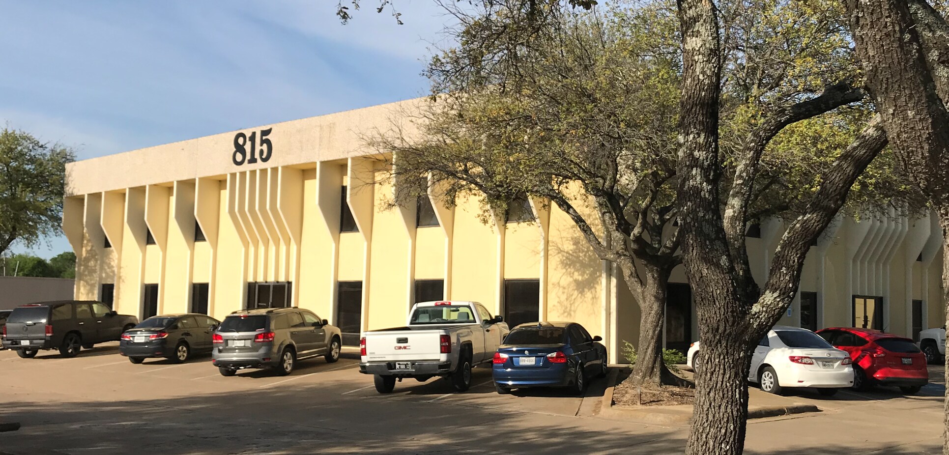 815 Trailwood Dr, Hurst, TX à louer Photo de l’immeuble– Image 1 sur 3