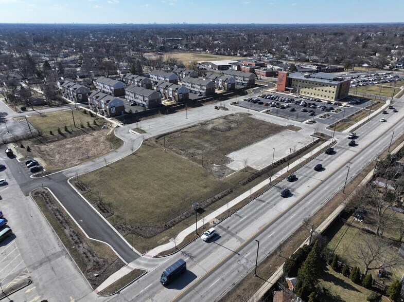 899-903 W Dundee Rd, Wheeling, IL à louer - Photo principale – Image 1 sur 5