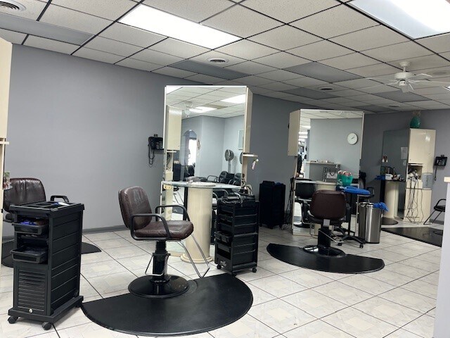 4901 Tippecanoe Dr, Evansville, IN à louer - Photo de l’immeuble – Image 3 sur 6