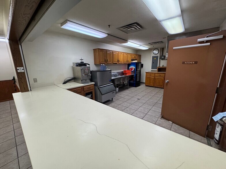 1066 E State St, Newcomerstown, OH à vendre - Photo de l’immeuble – Image 3 sur 9