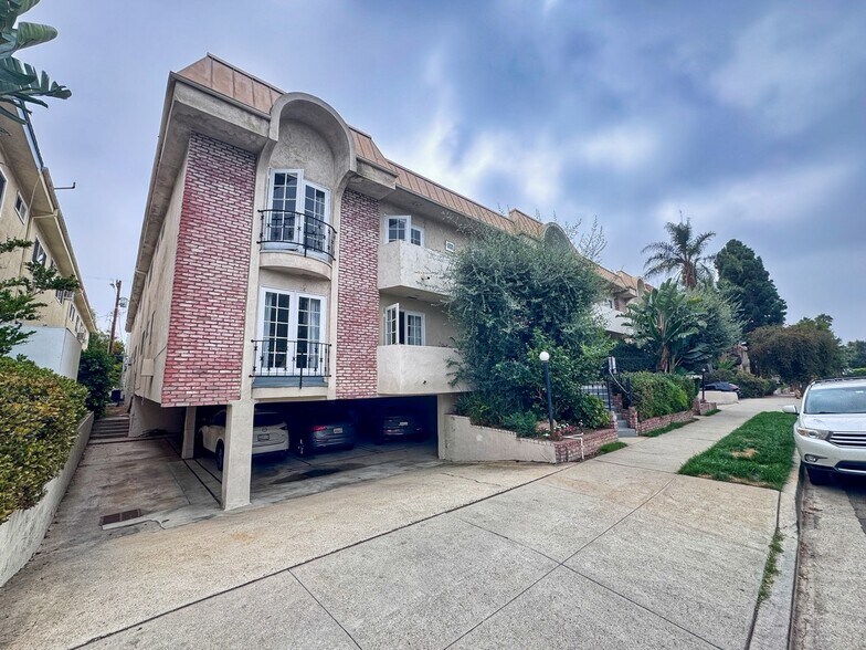 11964 Kiowa Ave, Los Angeles, CA à vendre - Photo de l’immeuble – Image 1 sur 21