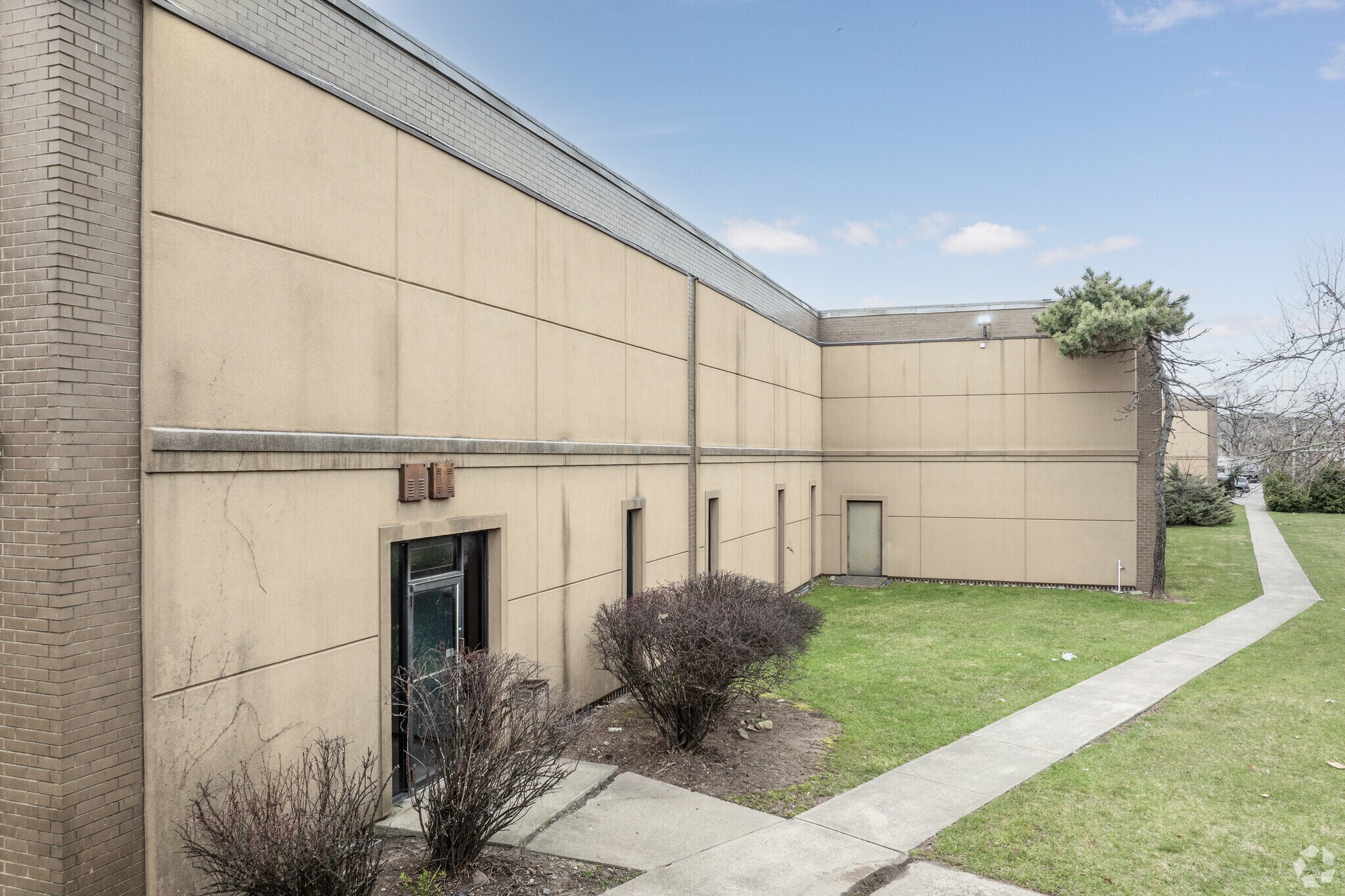 245-275 Secaucus Rd, Secaucus, NJ à louer Photo de l’immeuble– Image 1 sur 8