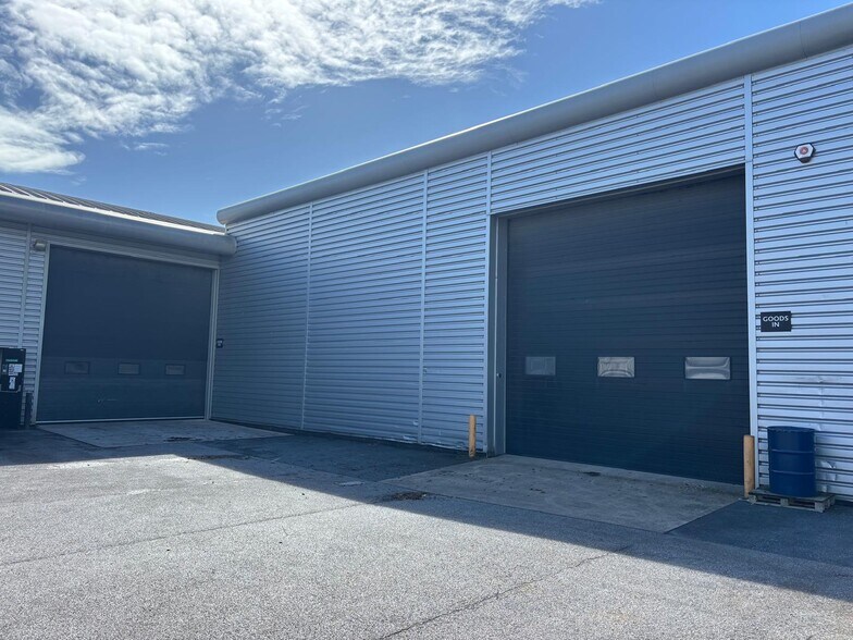 10 Sisna Park Rd, Plymouth à louer - Photo de l’immeuble – Image 2 sur 5