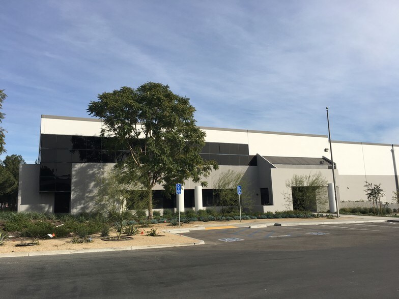 5125 Schaefer Ave, Chino, CA à louer - Photo de l’immeuble – Image 3 sur 8