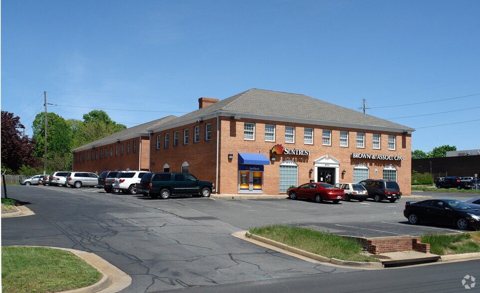 8751 Sudley Rd, Manassas, VA à vendre - Photo de l’immeuble – Image 2 sur 5