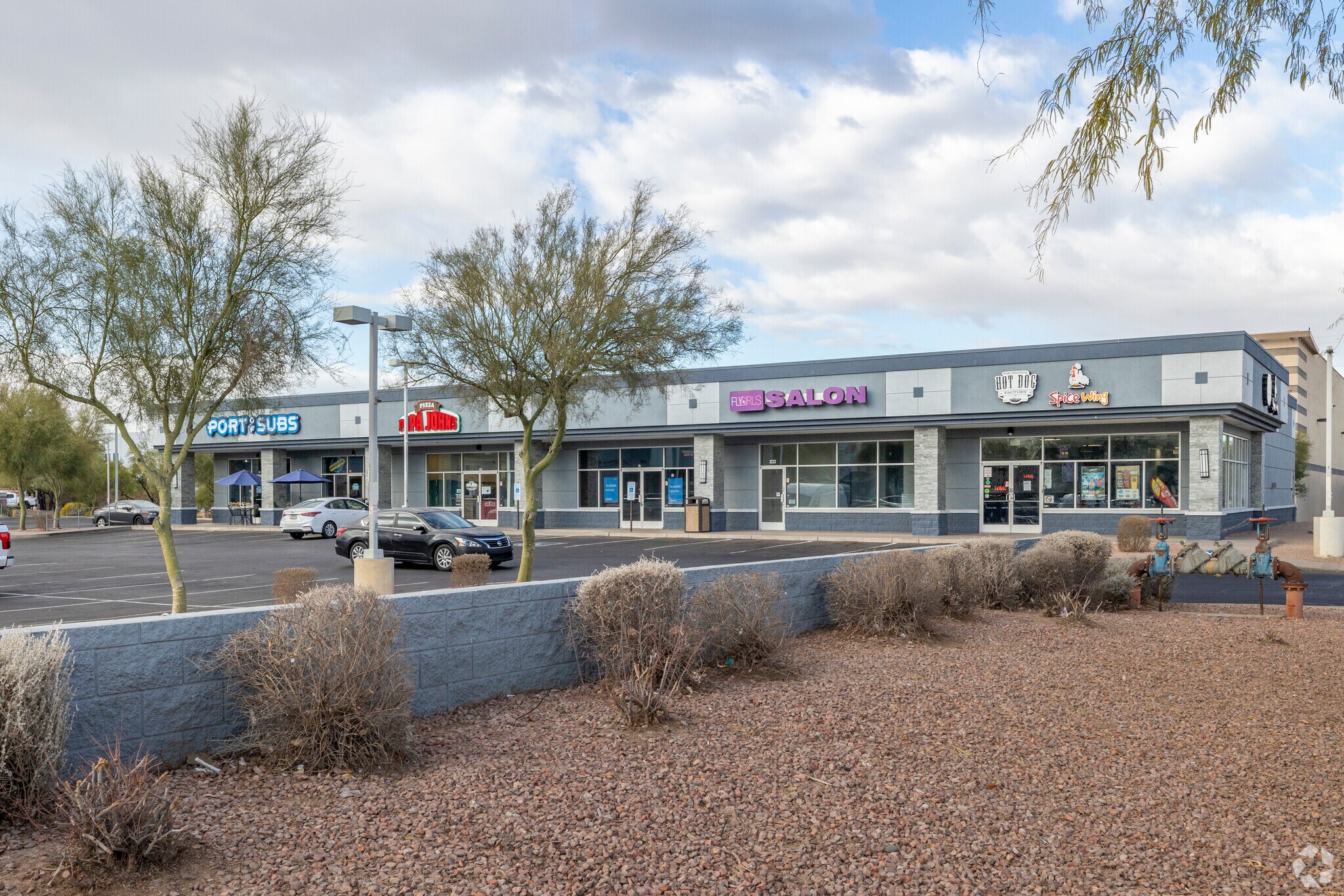 4645 E Broadway Rd, Phoenix, AZ à louer Photo de l’immeuble– Image 1 sur 17