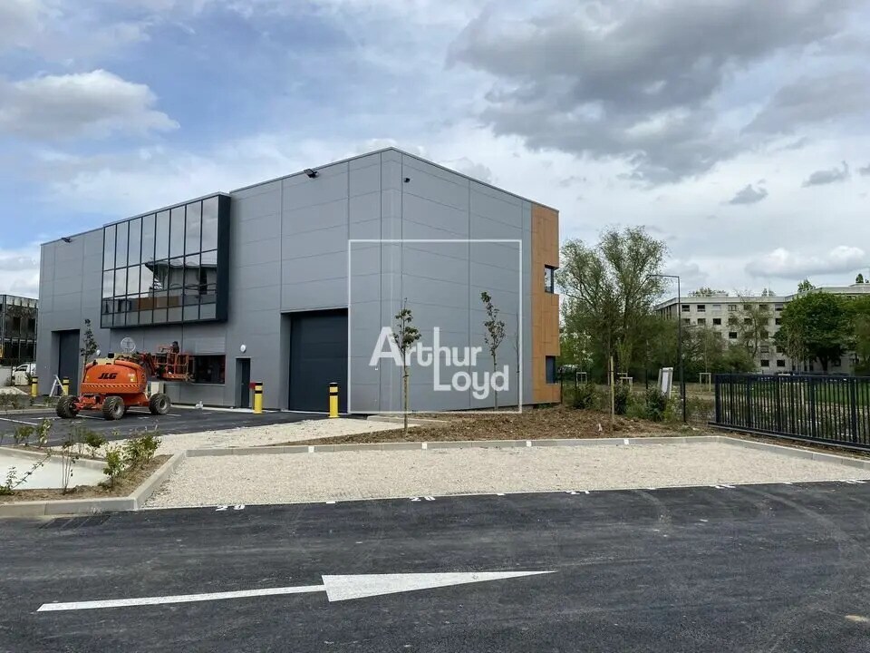 Local d’activités dans Grigny à louer Photo de l’immeuble– Image 1 sur 6