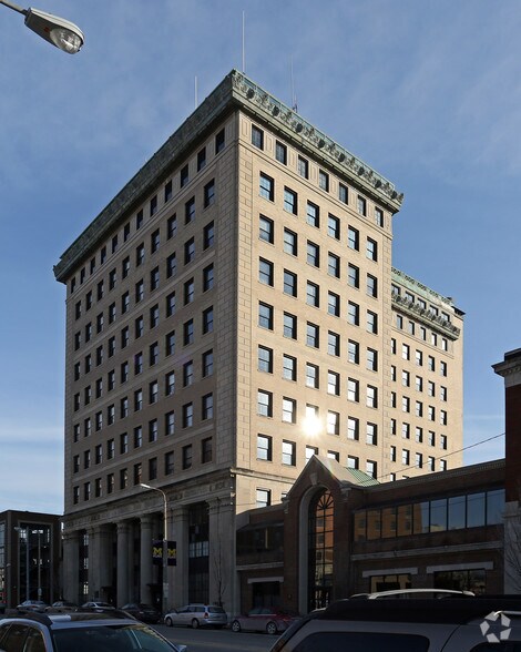 432 N Saginaw St, Flint, MI à louer - Photo de l’immeuble – Image 2 sur 11