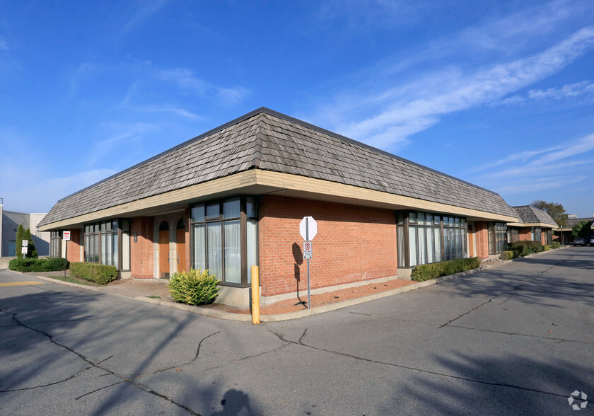 20 Wertheim Ct, Richmond Hill, ON à vendre - Photo de l’immeuble – Image 3 sur 10