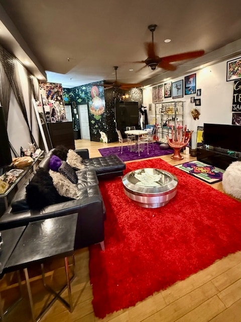 1035 Myra Ave, Los Angeles, CA à louer Photo intérieure– Image 1 sur 13