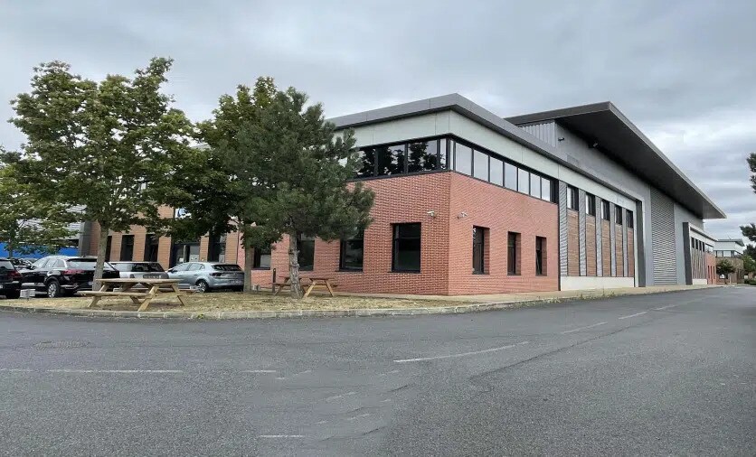 Industriel/Logistique dans Villeneuve-la-Garenne à louer - Photo de l’immeuble – Image 1 sur 18