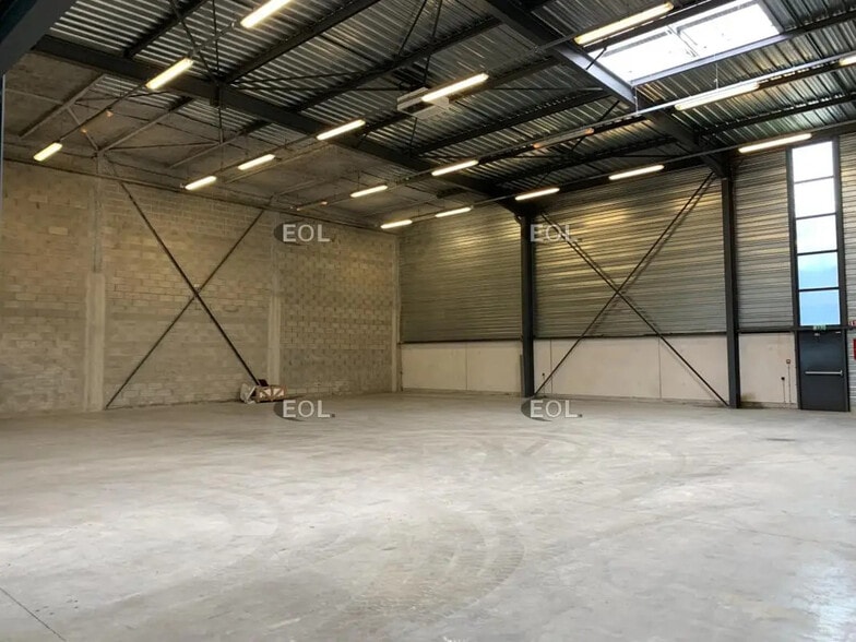 Local d’activités dans Taverny à louer - Photo de l’immeuble – Image 2 sur 5