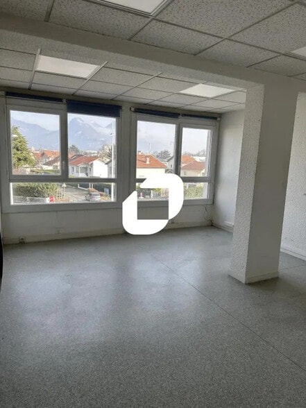 106 Rue De La Liberté, Seyssins à louer - Photo de l’immeuble – Image 2 sur 8