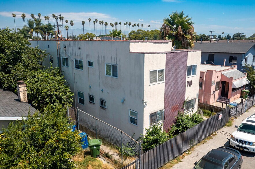 711 Vernon Ave, Los Angeles, CA à vendre - Photo de l’immeuble – Image 3 sur 12