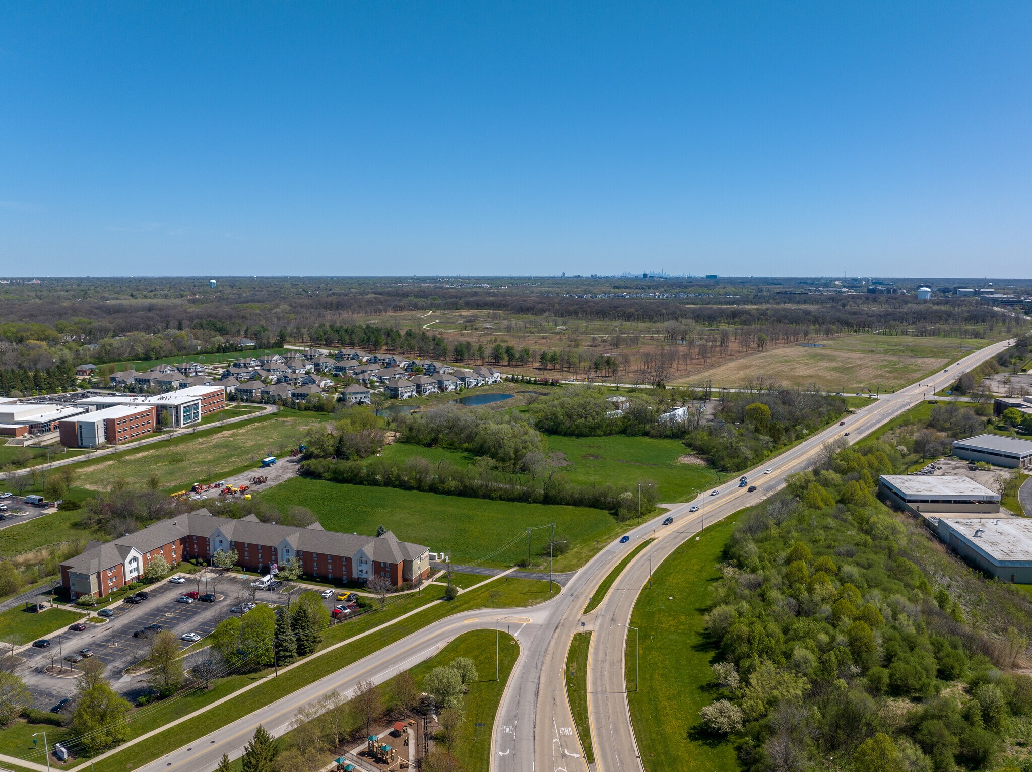 27W330 Warrenville Road, Warrenville, IL à vendre Photo principale– Image 1 sur 2