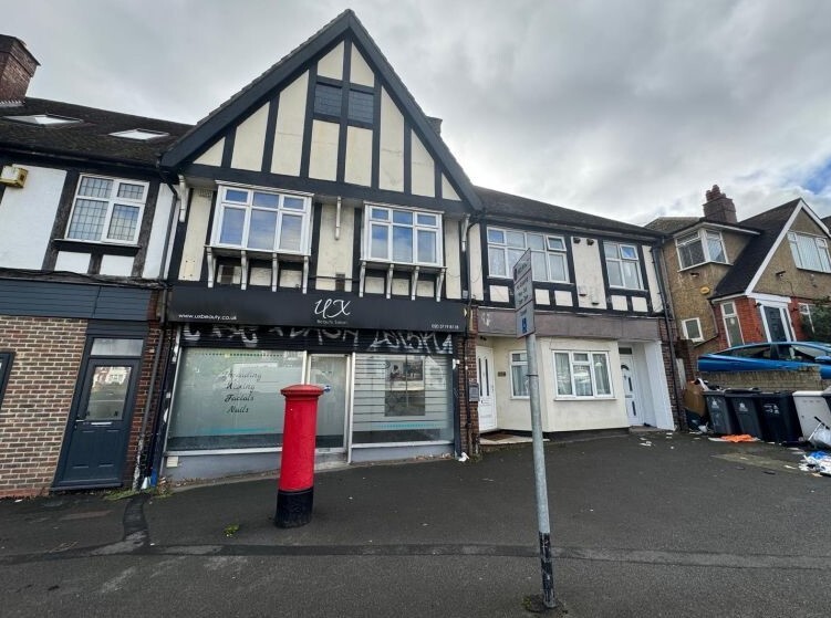 228 Tolworth Rise S, Surbiton à louer - Photo de l’immeuble – Image 1 sur 3