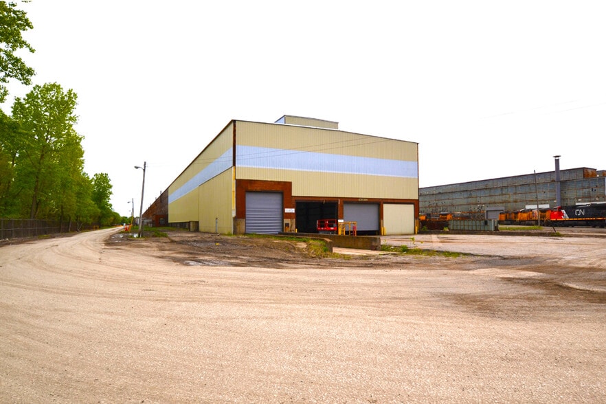 1001 College St, Madison, IL à louer - Photo de l’immeuble – Image 3 sur 16