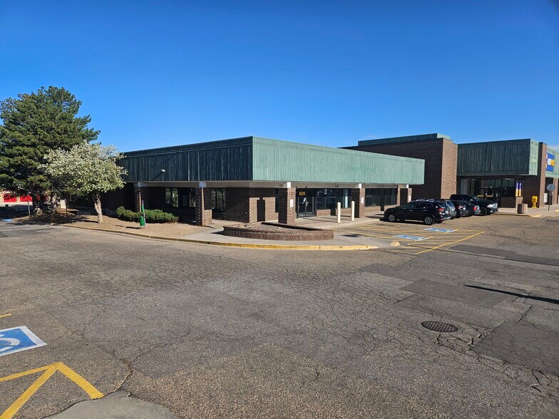 8239 S Holly St, Centennial, CO à vendre - Photo de l’immeuble – Image 3 sur 11