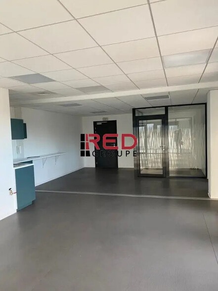 Bureau dans Aubagne à louer - Photo intérieure – Image 2 sur 5