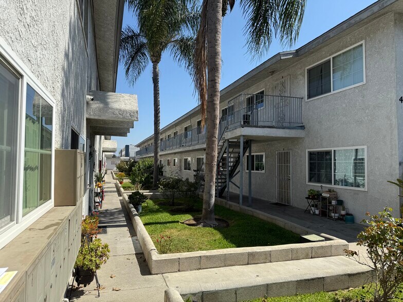 4931 - 4939 Clara St, Cudahy, CA à vendre - Photo de l’immeuble – Image 2 sur 4