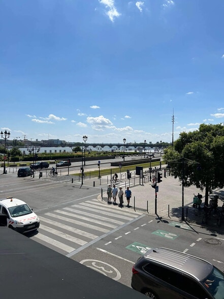 9 Place Jean Jaurès, Bordeaux à louer - Photo de l’immeuble – Image 3 sur 5