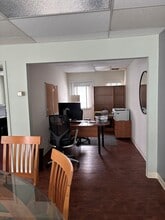 8505 Delmar Blvd, University City, MO à louer Photo intérieure– Image 2 sur 6