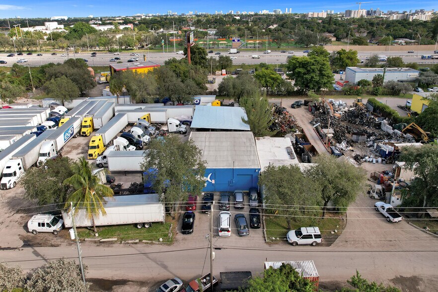 850 NW 12th Ter, Pompano Beach, FL à vendre - Photo de l’immeuble – Image 2 sur 34