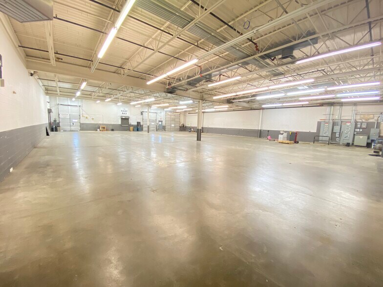 8050 Freedom Ave, North Canton, OH à louer - Photo de l’immeuble – Image 3 sur 18