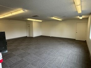 10300-10330 NE Marx St, Portland, OR à louer Photo intérieure– Image 2 sur 8