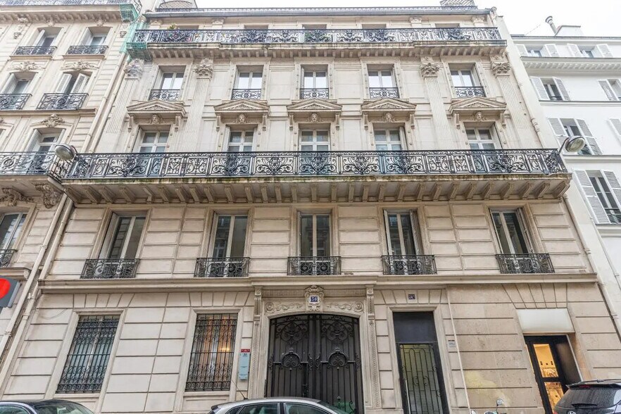 30 Rue D'Astorg, Paris à louer - Photo de l’immeuble – Image 1 sur 5