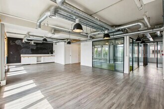 10 Rue Chaptal, Paris à louer Photo de l’immeuble– Image 1 sur 1