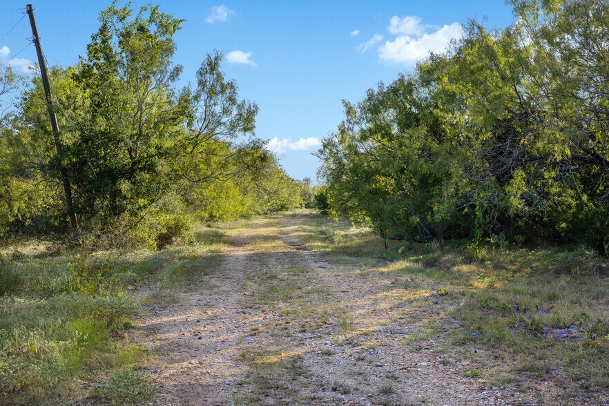 399 Seals Creek Rd, Lockhart, TX à vendre - Photo de l’immeuble – Image 2 sur 66