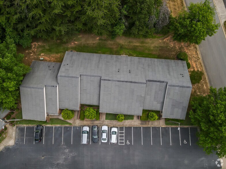 1038 X Ray Dr, Gastonia, NC à louer - Photo de l’immeuble – Image 3 sur 6