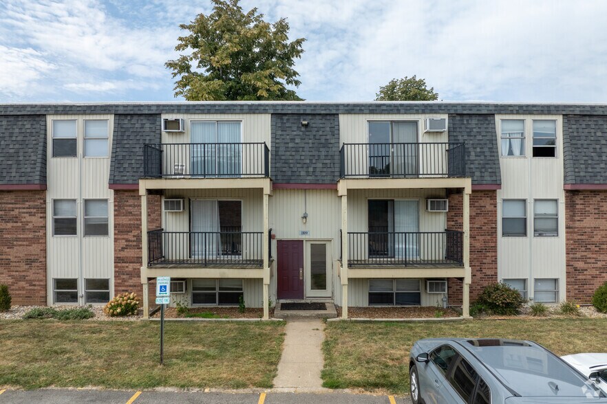 1833 Seven Pines Rd, Springfield, IL à vendre - Photo de l’immeuble – Image 3 sur 30