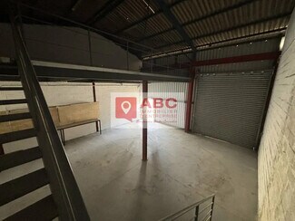 Plus de détails pour Local d'activités à louer
