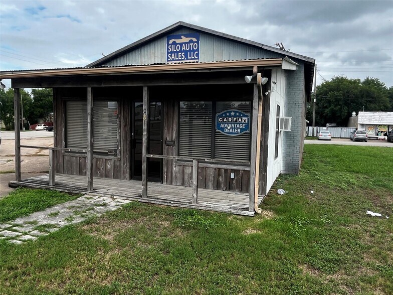 108 E Brown St, Ennis, TX à louer - Photo de l’immeuble – Image 1 sur 10