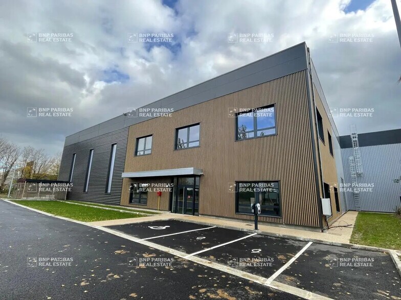 Local d’activités dans Trappes à louer - Photo de l’immeuble – Image 3 sur 16