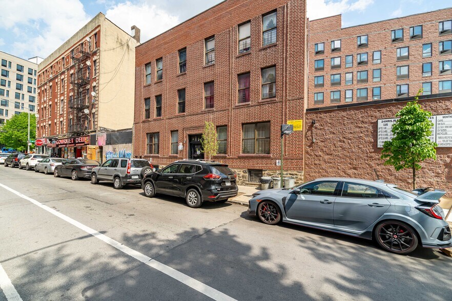 2466 Beaumont Ave, Bronx, NY à vendre - Photo de l’immeuble – Image 1 sur 4