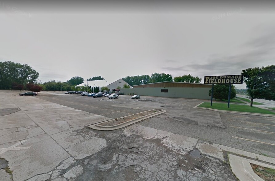 45300 Mound Rd, Shelby Township, MI à louer - Photo de l’immeuble – Image 2 sur 16