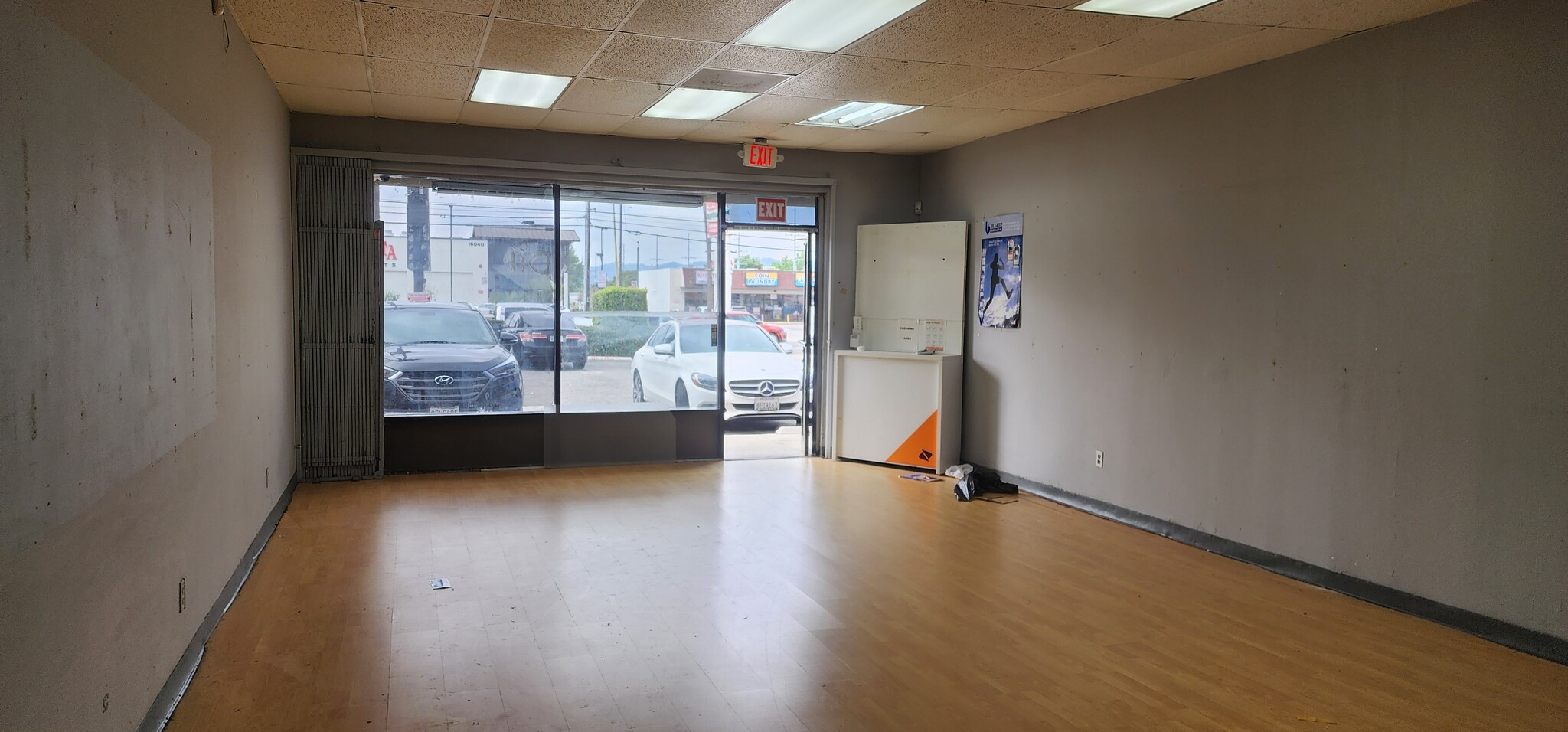 16045-16047 Sherman Way, Van Nuys, CA à louer Photo de l’immeuble– Image 1 sur 7