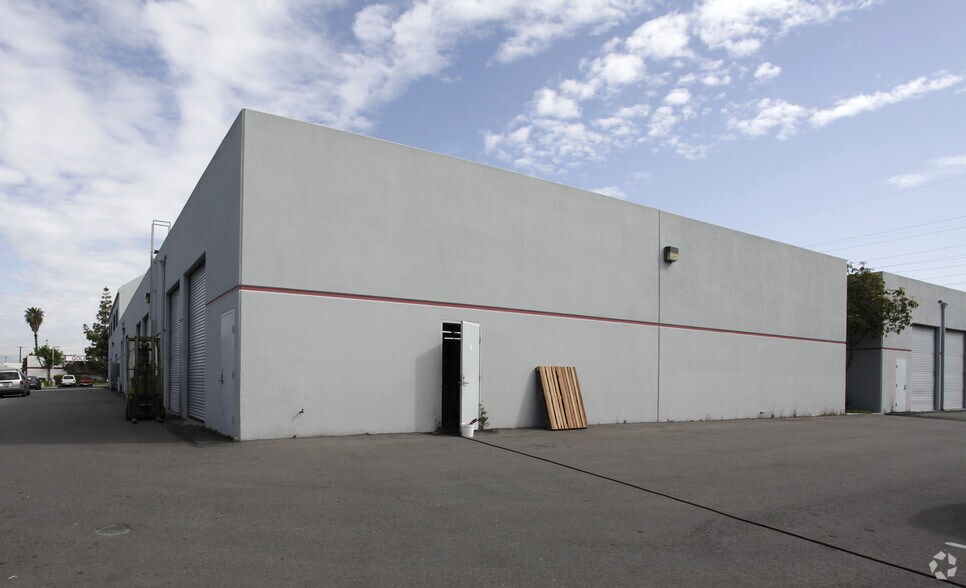 8200-8220 Katella Ave, Stanton, CA à louer - Photo de l’immeuble – Image 2 sur 2