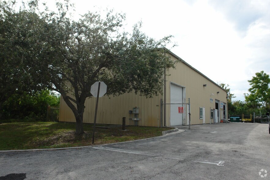 1592 SE South Niemeyer Cir, Port Saint Lucie, FL à louer - Photo principale – Image 1 sur 2