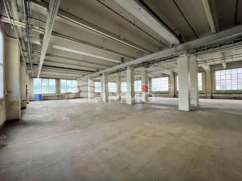 Local d’activités dans Bonnières-sur-Seine à louer - Photo de l’immeuble – Image 3 sur 3