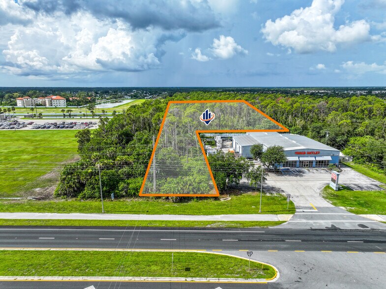 12986 Tamiami Trl S, North Port, FL à vendre - Photo de l’immeuble – Image 2 sur 7