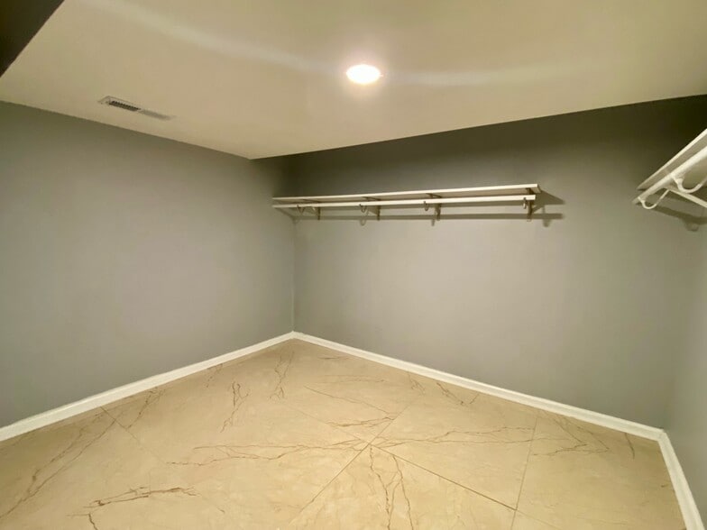 2438 National Rd, Beavercreek Township, OH à vendre - Photo intérieure – Image 2 sur 13
