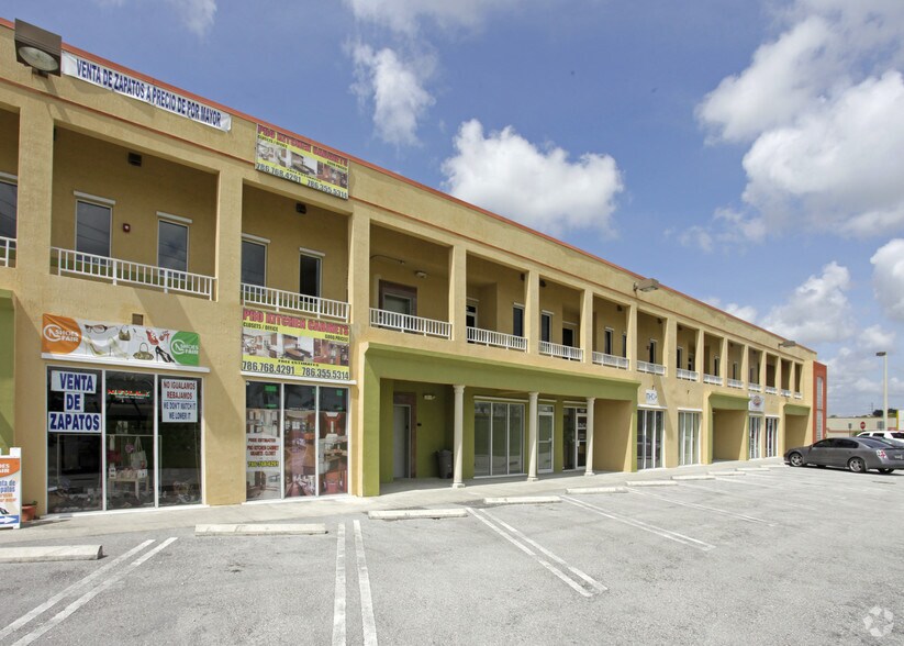 10675 SW 190th St, Miami, FL à louer - Photo de l’immeuble – Image 2 sur 7