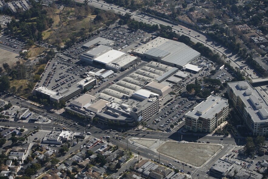 3000 W Alameda Ave, Burbank, CA à louer - Photo de l’immeuble – Image 3 sur 5